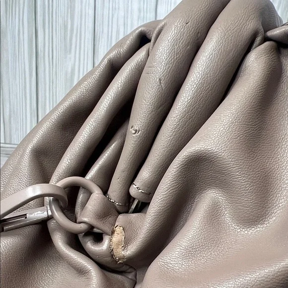 Badgley Mischka Taupe Wrapped Frame Clutch Shoulder Bag with Chunky Mauve Chain - Picture 7 of 10